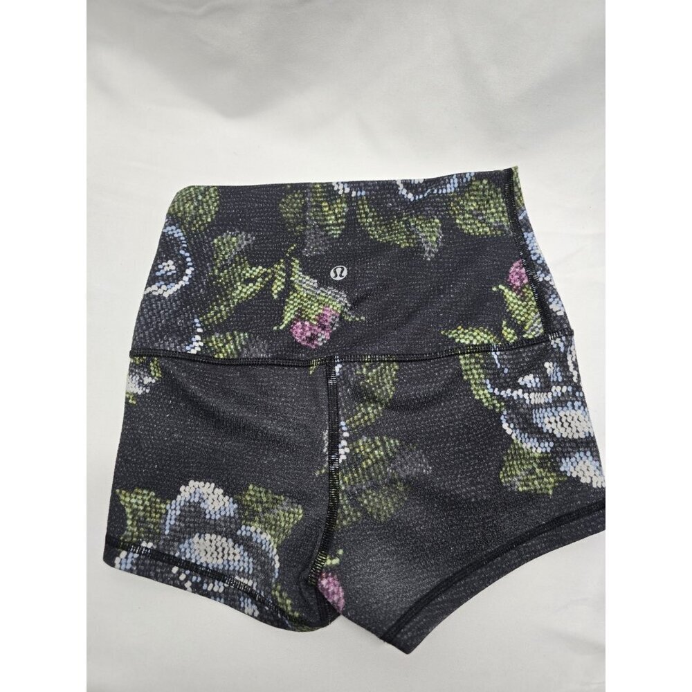 Lululemon Boogie Short (Roll Down) Full-On Luon Garden Party Size 2